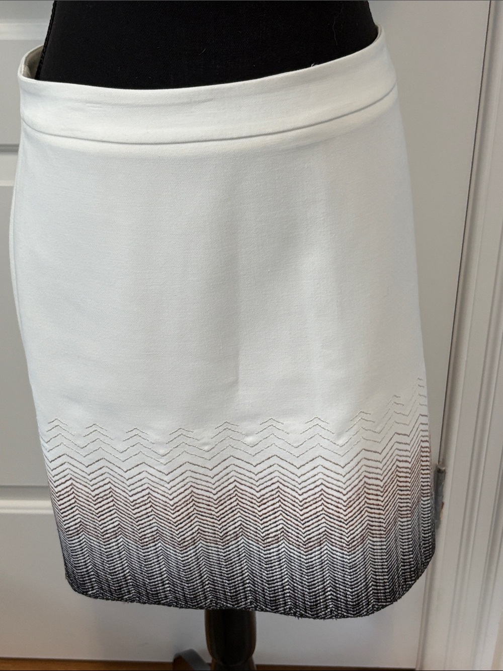 White House Black Market White Ombre Chevron Hem Pencil Skirt